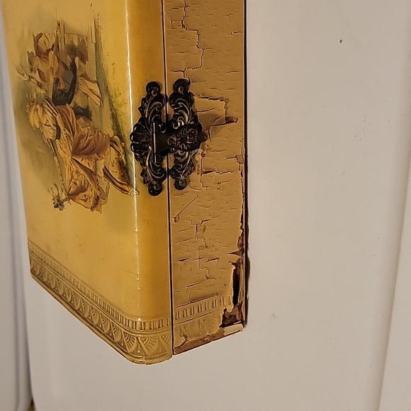 Vintage Celluloid? Jewelry or Hankerchief Box w Courting Couple Victorian - Picture 6 of 12